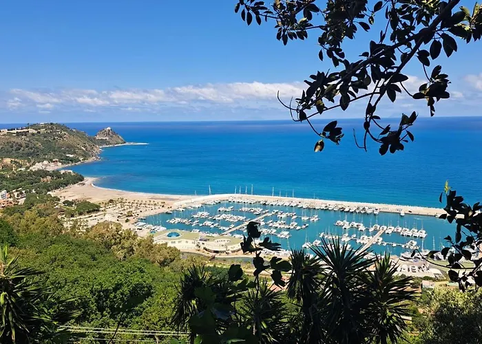 Holiday House Tecla